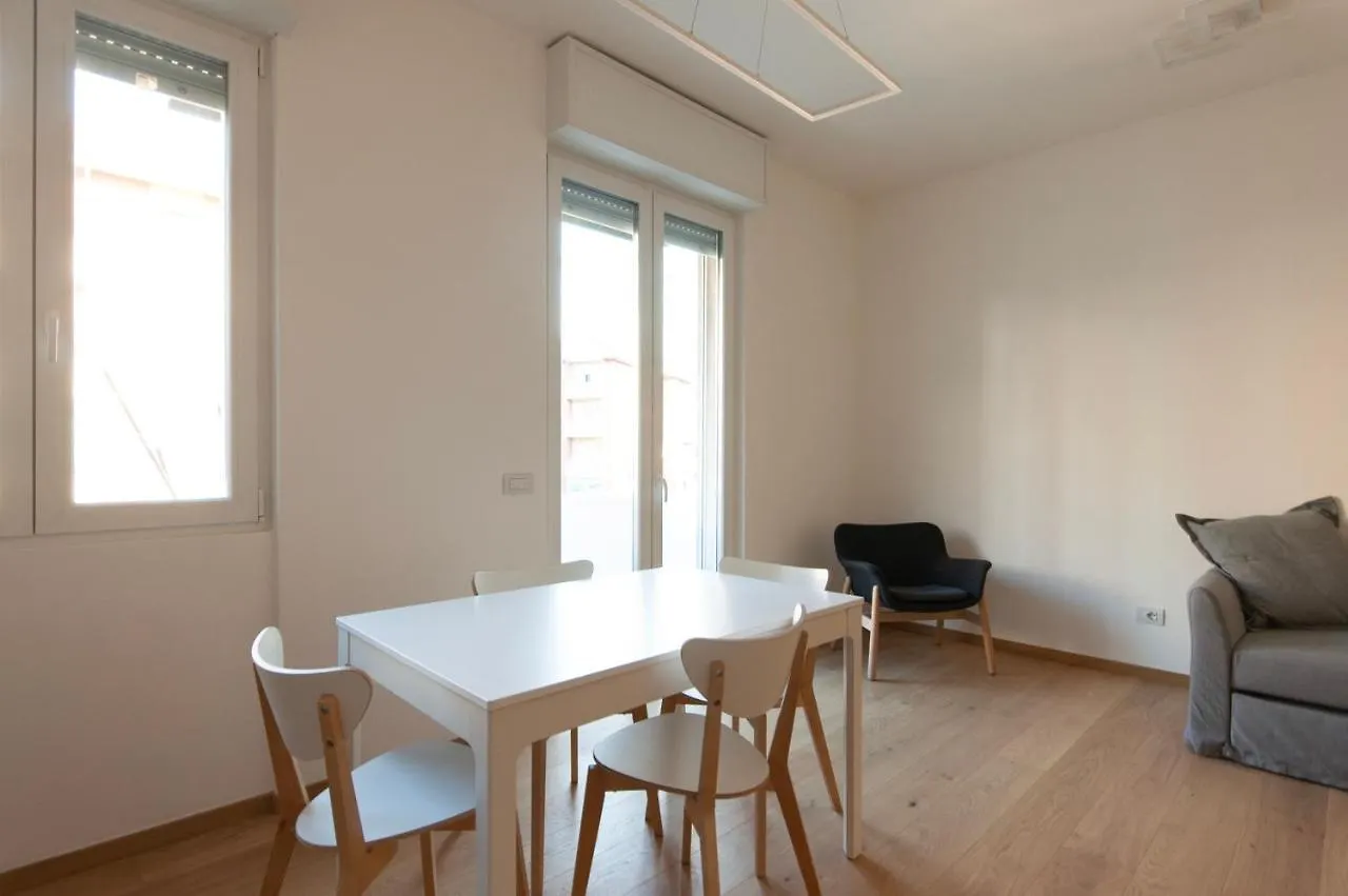 Youhosty - Del Castagno 2 Milano