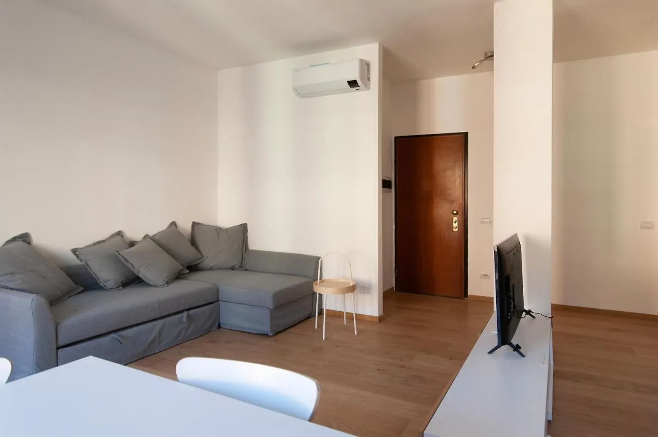 Youhosty - Del Castagno 2 Milano